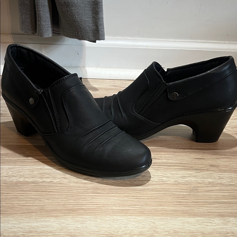 Easy Street Comfort Wave Black Slip-On Low Heel Shoes Women’s Size 9